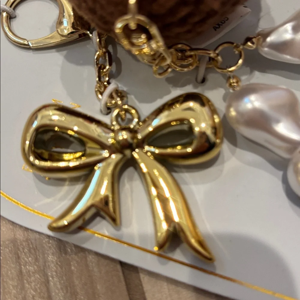 NWT Eyecandy crochet Brown Bear Keychain/charm w/ Gold Bow & faux Pearl loop